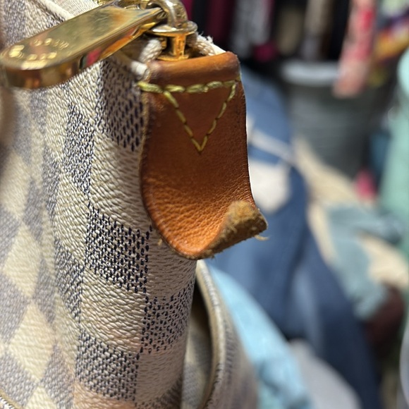 Louis Vuitton Totally MM Damier Azur White Handbag - Picture 8 of 10